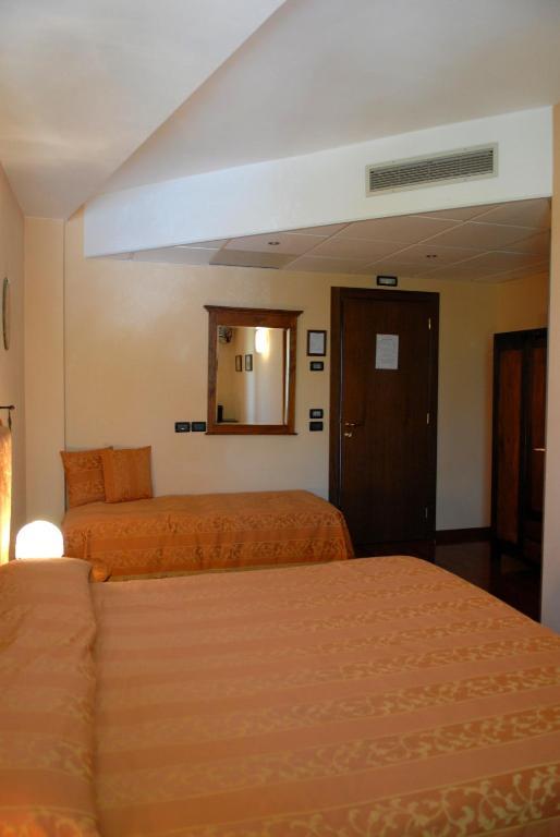 Locanda Da Vittorio Manerba del Garda Szoba fotó