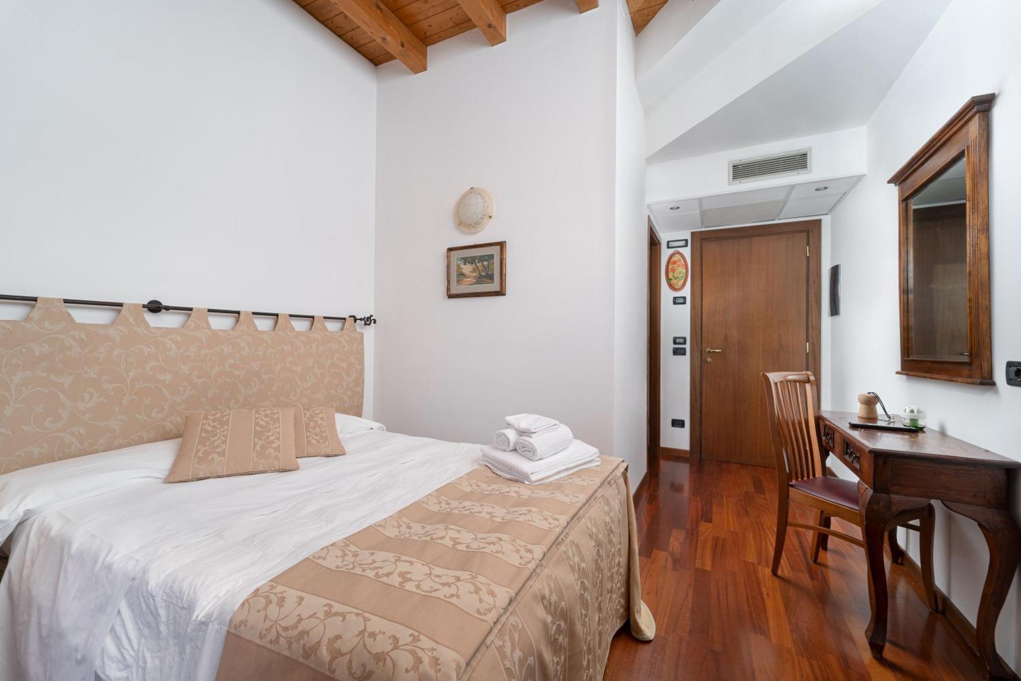 Locanda Da Vittorio Manerba del Garda Kültér fotó